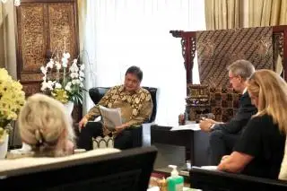 Bertemu Dubes Uni Eropa untuk RI, Menko Airlangga Matangkan Persiapan 'Lawan' EUDR soal Sawit di Belgia