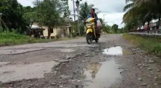 Warga Nepal Putih Keluhkan Jalan Rusak Akibat Truk Sawit Tonase Tinggi