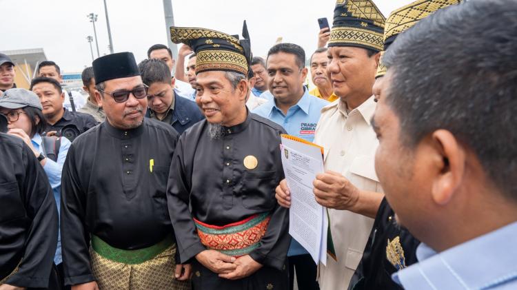 LAMR Serahkan  Warkah ke Capres Prabowo, Meminta Hilirisasi Minyak Sawit Difokuskan di Riau