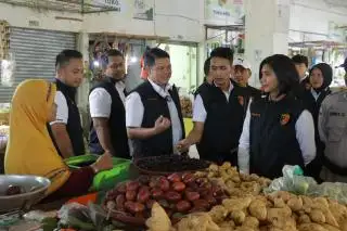 Jaga Stabilitas Harga Jelang Pemilu, Satreskrim Polres Inhu Turun ke Pasar