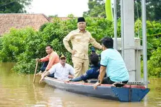 Perusahaan Sawit dan Migas Bantu Warga Terdampak Banjir di Muba