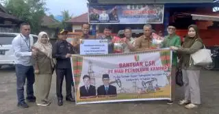 PT RPK Bantu 1 Ton Beras untuk Korban Banjir di Inhu