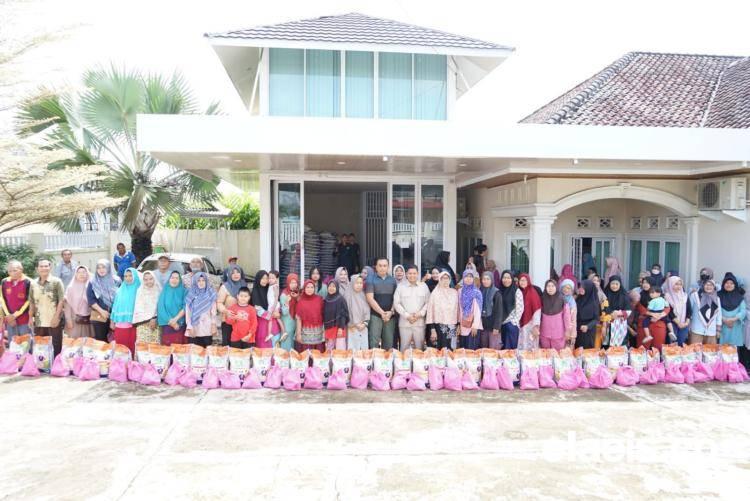 Sambut Idul Fitri, Wakil Ketua DPRD Kota Jambi M Yasir Bagikan 1.000 Paket Sembako Pada Warga