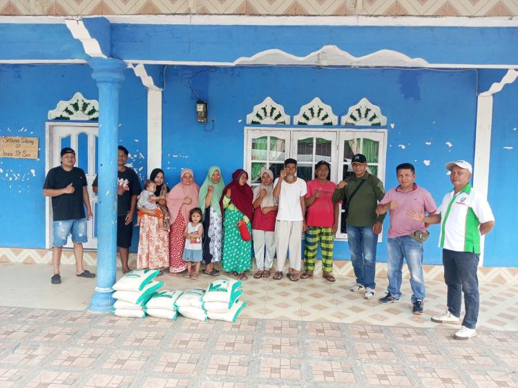 PTPN IV Regional 4 Salurkan 114 Karung Beras untuk Warga Sekitar Kebun PLK di Sumbar
