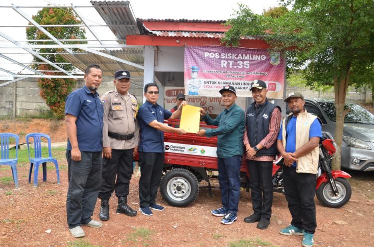 Budayakan Kebersihan Lingkungan, PTPN IV Regional IV Serahkan Kendaraan Angkut Sampah
