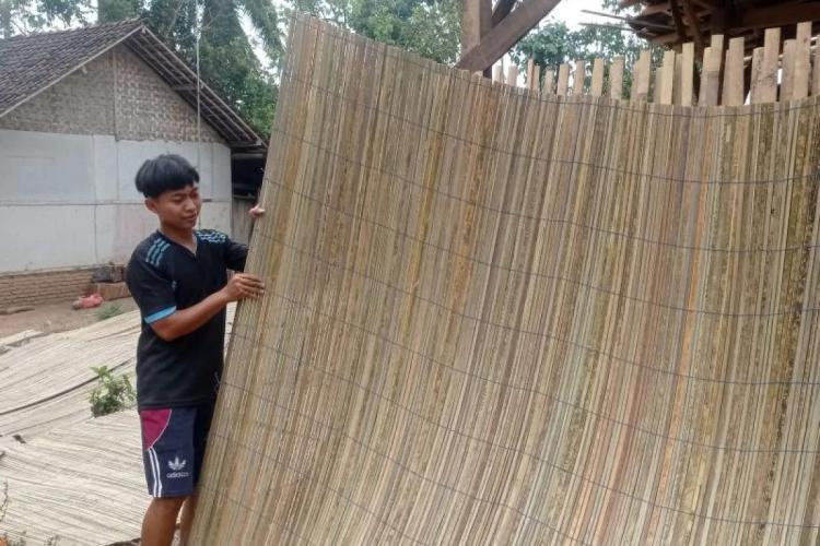 Pelapah Sawit Jadi Krey, UMKM Ini Hasilkan Miliaran