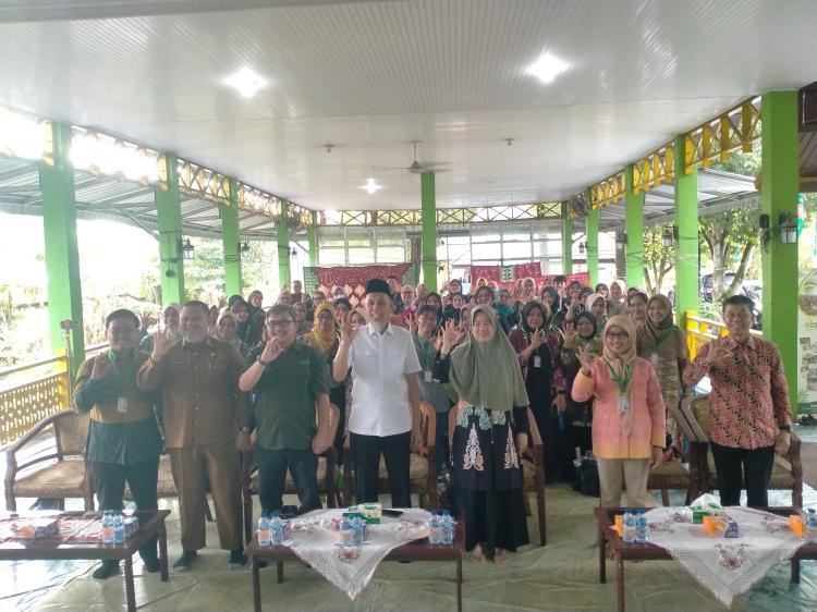 Dibuka Walikota Dumai, Workshop dan Praktek Produksi Batik Sawit Diikuti Puluhan Peserta