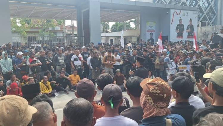 Desak Transparansi Pengukuhan Kawasan Hutan, Ribuan Petani Kepung Kejati Riau