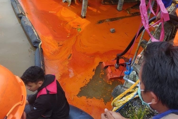 Kapal Pengangkut CPO yang Tenggelam di Sungai Mahakam Ilegal
