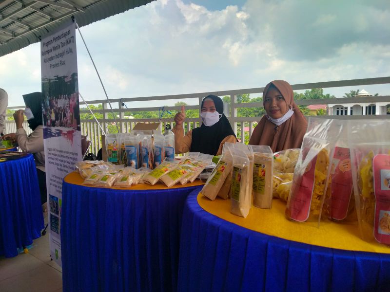 Tambah Pendapatan, Istri Para Petani Sawit Lakoni Usaha ini